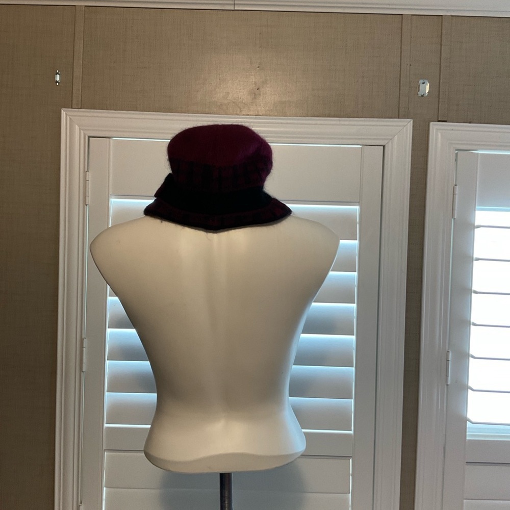 SHEIN Burgundy and Black Checkered Hat - Picture 3 of 7